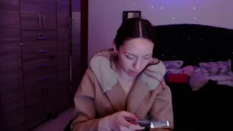 Snapshot of holy_julii chatting on 06.15.26 holy_julii online show from 06.15.26
