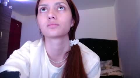 Snapshot of holy_julii chatting on 06.20.26 holy_julii online show from 06.20.26