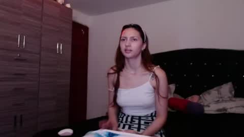 Snapshot of holy_julii chatting on 06.25.26 holy_julii online show from 06.25.26