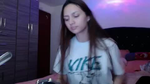 Snapshot of holy_julii chatting on 07.18.26 holy_julii online show from 07.18.26