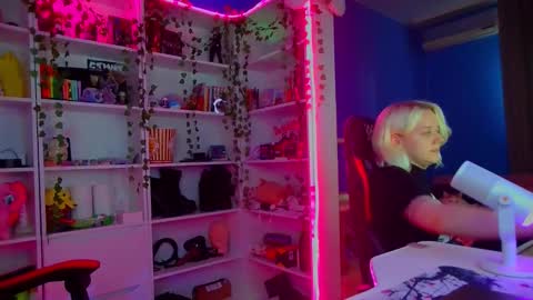 Snapshot of holy_mistresss chatting on 10.22.25 holy_mistresss online show from 10.22.25