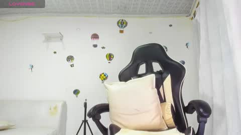 Holly online show from 03.05.25