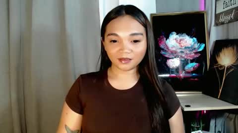 Snapshot of holy_shine chatting on 05.09.26 Bella online show from 05.09.26