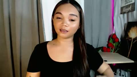 Snapshot of holy_shine chatting on 05.10.26 Bella online show from 05.10.26