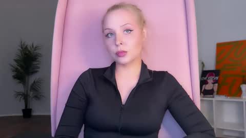 Snapshot of holycatharsis chatting on 02.11.25 Goddess Holy Catharsis online show from 02.11.25