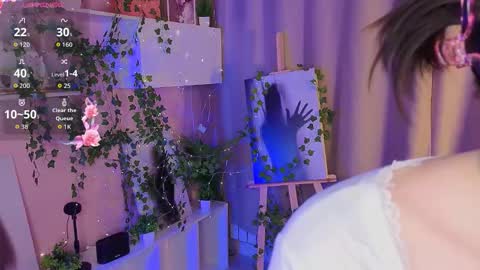 Snapshot of honeey_beee chatting on 11.12.25 May online show from 11.12.25