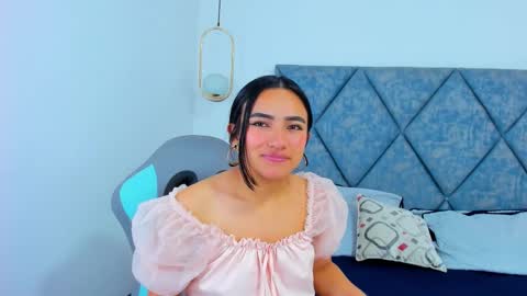 Snapshot of honey_anny_ chatting on 10.10.25 honey_anny_ online show from 10.10.25