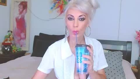 Snapshot of honey_lara chatting on 07.16.26 honey_lara online show from 07.16.26
