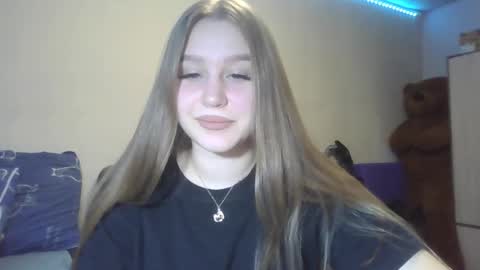 Snapshot of honey_lolaaa chatting on 10.18.25 honey_lolaaa online show from 10.18.25