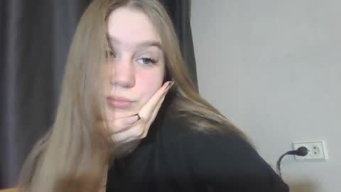 Snapshot of honey_lolaaa chatting on 11.28.25 honey_lolaaa online show from 11.28.25