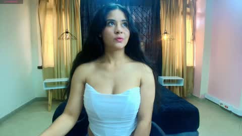 Snapshot of honey_love__ chatting on 09.17.25 Honey Love online show from 09.17.25
