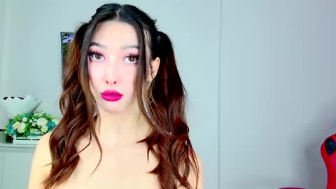 Snapshot of honey_yani chatting on 01.24.25 yani online show from 01.24.25