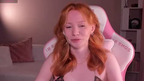 Snapshot of honeyautumn chatting on 06.22.26 honeyautumn online show from 06.22.26
