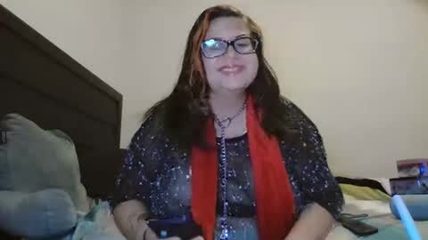 Snapshot of honeybear19 chatting on 12.22.25 HoneyBear online show from 12.22.25