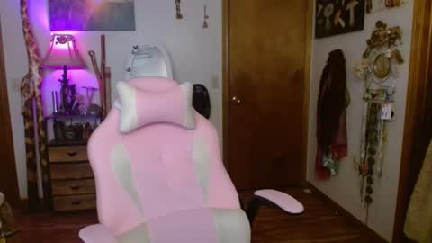 Snapshot of honeybeexo333 chatting on 12.16.24 Honey Bee online show from 12.16.24