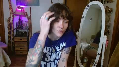 Snapshot of honeybeexo333 chatting on 02.03.25 Honey Bee online show from 02.03.25