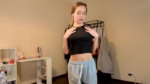 Snapshot of honeycomfya chatting on 04.01.26 Masha online show from 04.01.26