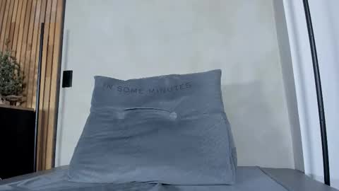 Sofia independent model online show from 11.14.25