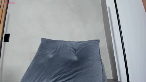 Sofia independent model online show from 11.15.25