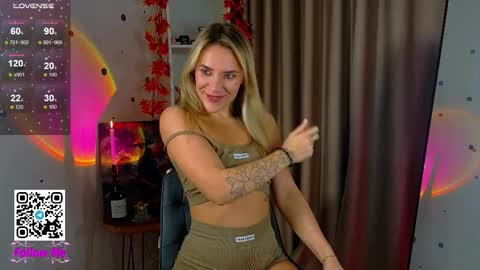 Snapshot of honeyjohansson_ chatting on 10.15.25 Alina online show from 10.15.25