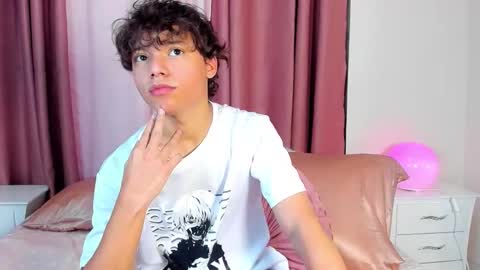 Snapshot of honeymoon_sariel chatting on 01.17.26 honeymoon_sariel online show from 01.17.26