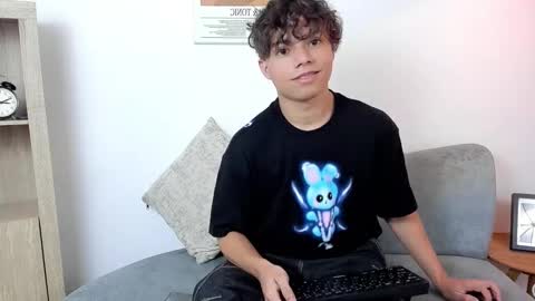 Snapshot of honeymoon_sariel chatting on 02.22.26 honeymoon_sariel online show from 02.22.26