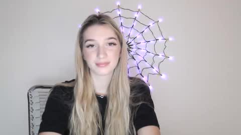 honeyveil online show from 10.30.25