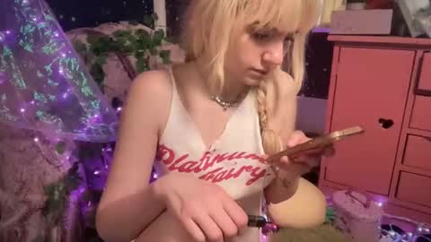 Snapshot of honeyxlimbed chatting on 03.06.25 Emi Rose online show from 03.06.25