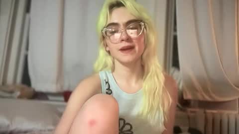 Emi Rose online show from 12.04.25