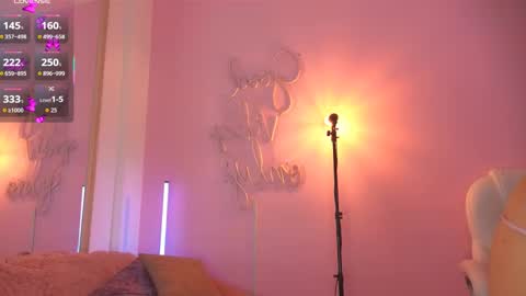 Honey Moon  Help me to reach 100 thumbs up online show from 09.24.25