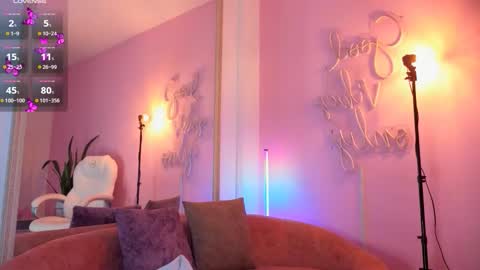 Honey Moon  Help me to reach 100 thumbs up online show from 09.29.25