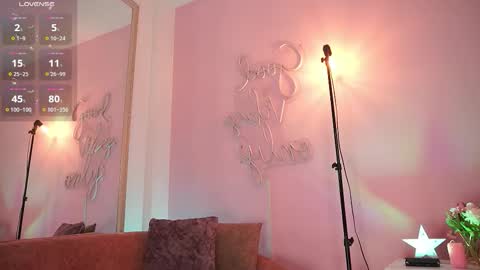 Honey Moon  Help me to reach 100 thumbs up online show from 11.19.25