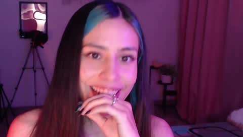 Snapshot of honeyypeaach chatting on 02.20.25    online show from 02.20.25