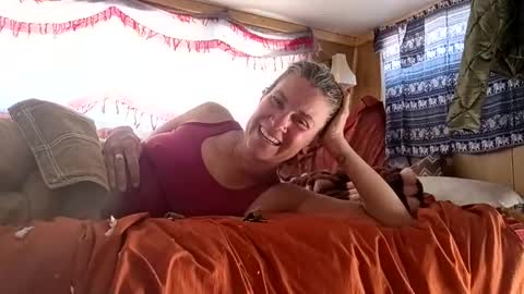 hoodoou online show from 04.04.26