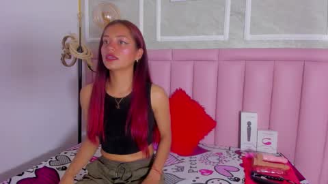 Snapshot of hoollyhendrix chatting on 02.05.26 holly online show from 02.05.26