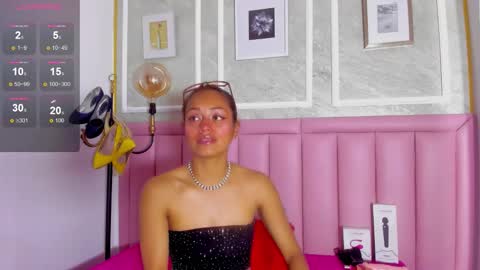 Snapshot of hoollyhendrix chatting on 02.16.26 holly online show from 02.16.26