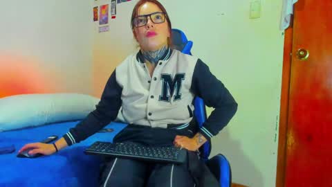 Snapshot of hoot_alicee chatting on 04.29.26 ONLYFANS online show from 04.29.26
