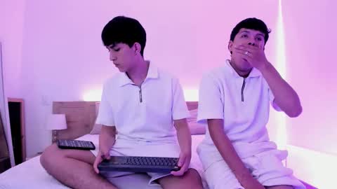 Snapshot of hoot_booys_ chatting on 01.13.26 hoot_booys_ online show from 01.13.26