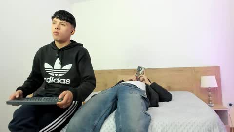 Snapshot of hoot_booys_ chatting on 02.15.26 hoot_booys_ online show from 02.15.26