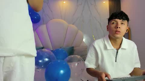 Snapshot of hoot_booys_ chatting on 02.19.26 hoot_booys_ online show from 02.19.26