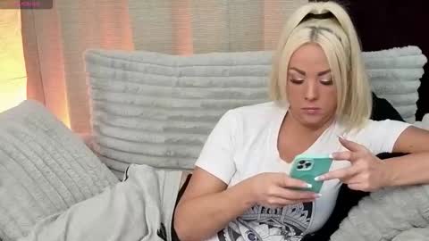 Hope Daylee online show from 10.19.25