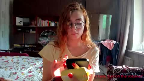 Snapshot of hoppypoppyy chatting on 09.17.25 Bambi online show from 09.17.25