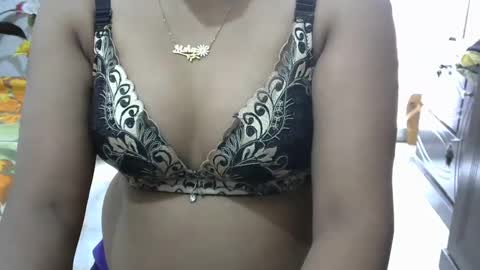 Snapshot of horneydesibaby chatting on 02.23.25 horneydesibaby online show from 02.23.25