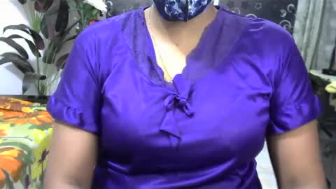 Snapshot of horneydesibaby chatting on 02.24.25 horneydesibaby online show from 02.24.25