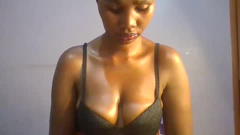 Snapshot of horny_hearts chatting on 02.14.26 phanice online show from 02.14.26