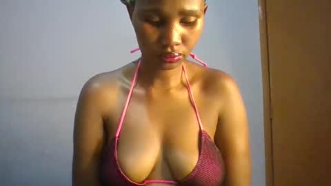 Snapshot of horny_hearts chatting on 02.14.26 phanice online show from 02.14.26