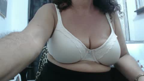 Snapshot of horny_mommy17 chatting on 12.12.24 armina online show from 12.12.24