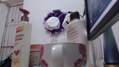 Snapshot of horny_mommy17 chatting on 04.26.26 armina online show from 04.26.26