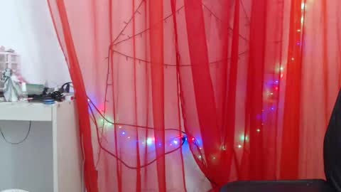 Snapshot of horny_mommy17 chatting on 04.28.26 armina online show from 04.28.26