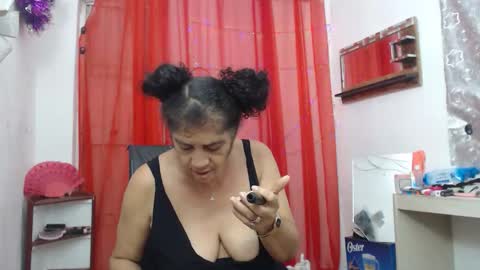 Snapshot of horny_mommy17 chatting on 05.05.26 armina online show from 05.05.26